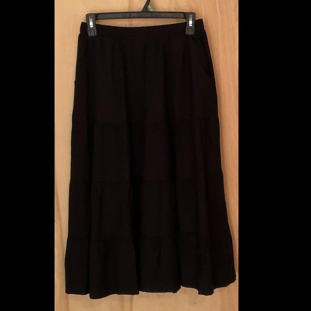 Black Tiered Skirt with Pockets - EUC
